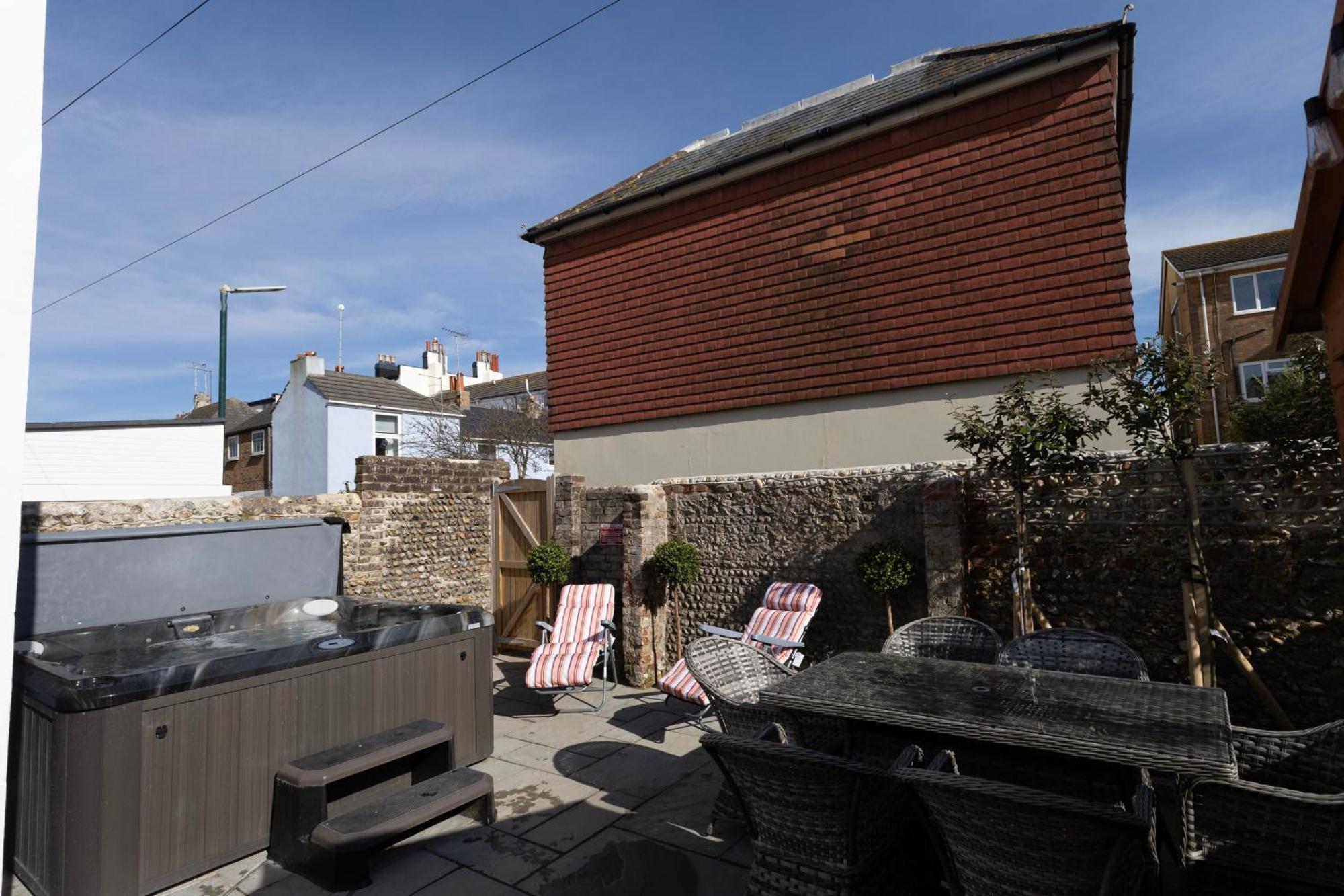 Luxury Georgian Home, Hot Tub, Sea View, Private Garden, Sleeps 6 Bognor Regis Exterior foto